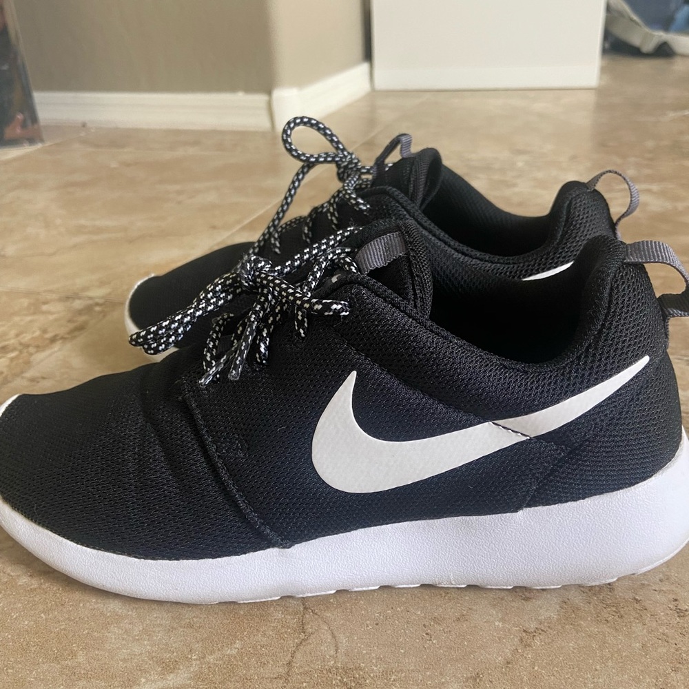 Women’s Nike Roches, size 7.5